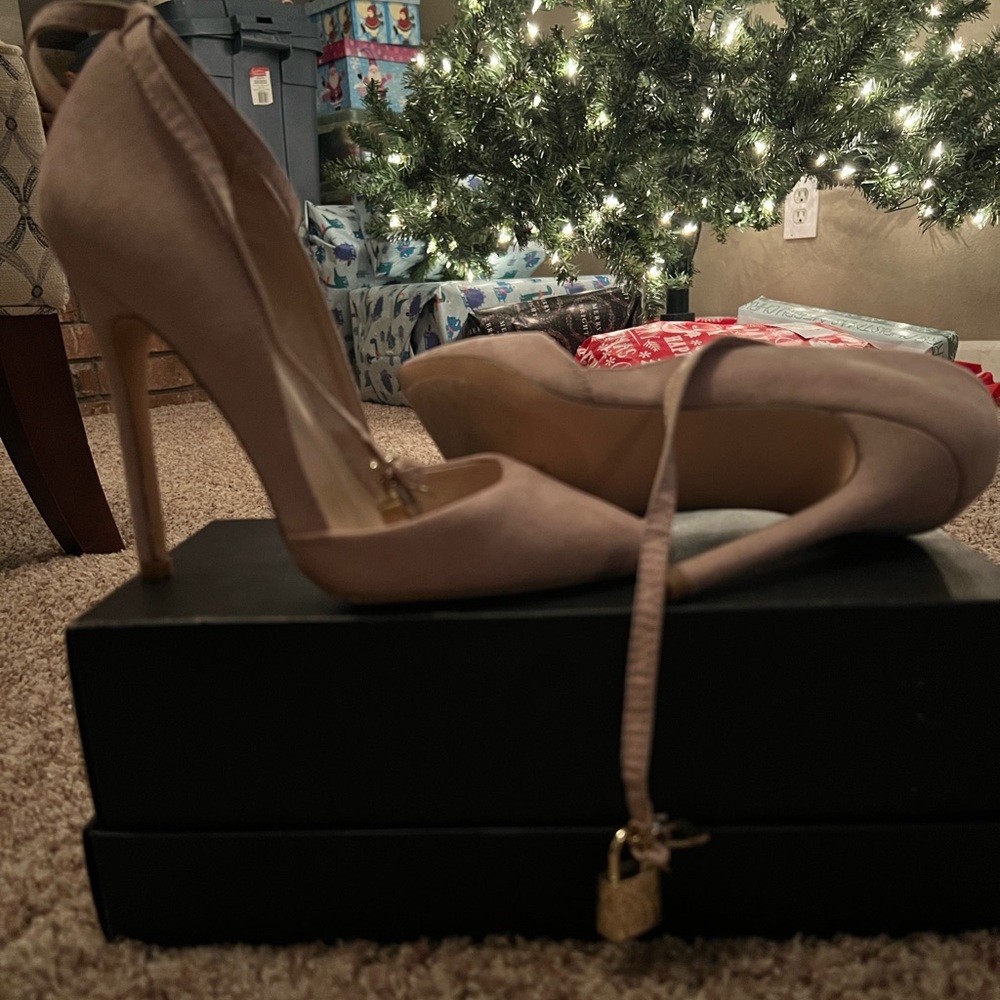 Beige 5 inch heel